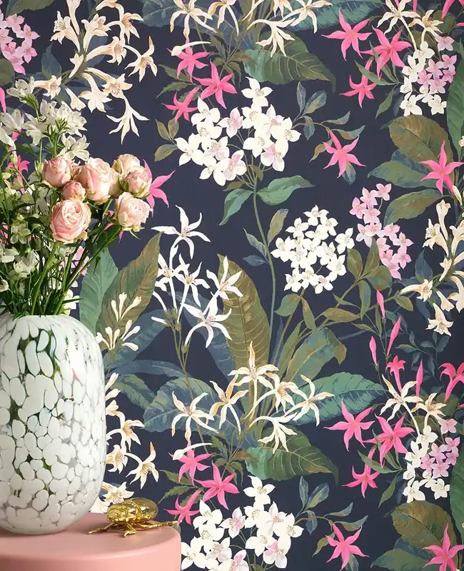 Expressversand Tapete Jasmin Anthrazit Fuchsia - Dunkler Fond in Vlies mit pinken und weißen Blüten
