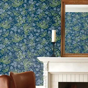 Tapete Emilie Blau - Matte Vliestapete mit charmanter, detailreicher Blütenzeichnung im Cottage-Stil Neu Im Sortiment