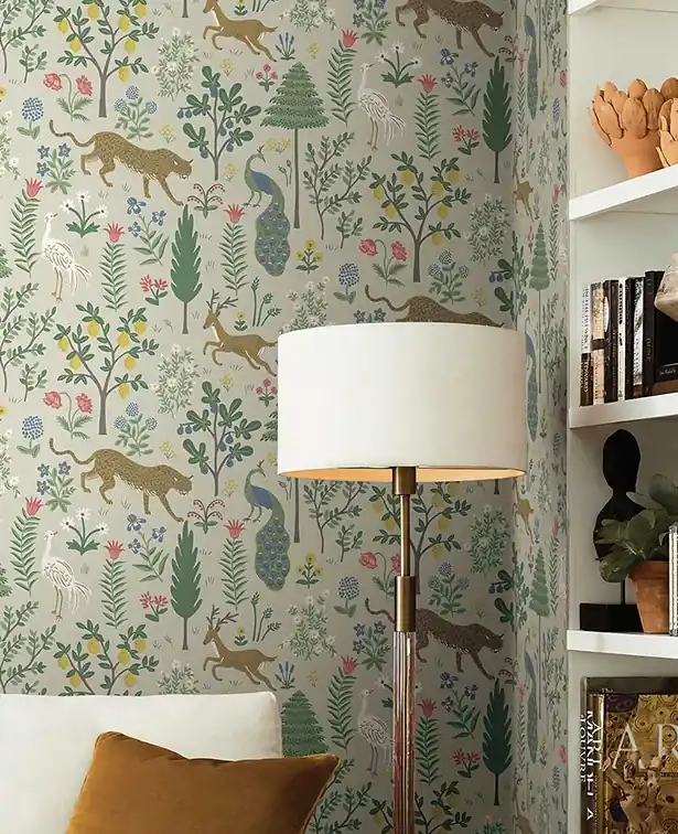 Angebot Tapete Mireille Creme - Verspieltes Waldmotiv auf 100% Vliestapete