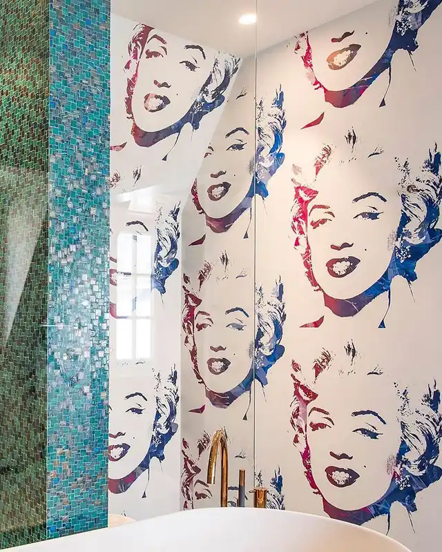 Tapete Andy Warhol - Marilyn Pink Metallic Begrenztes Angebot